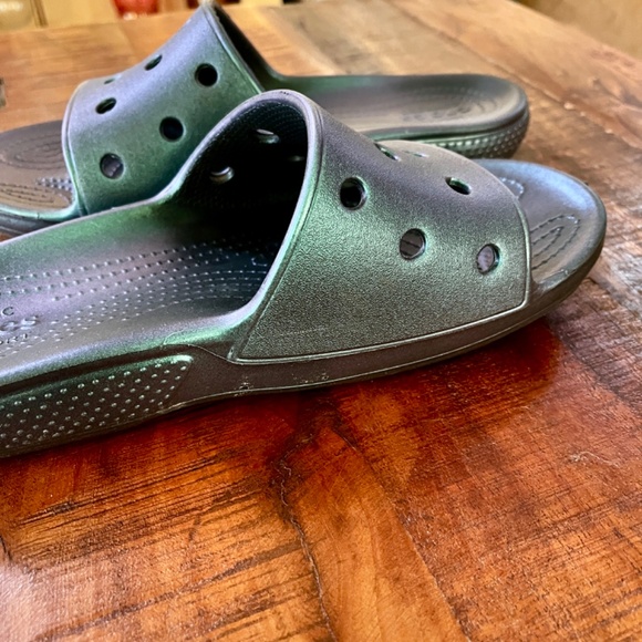 CROCS Iconic Comfort Iridescent Green Sandal Slides - Women's 9, Men's 7 - Picture 8 of 9